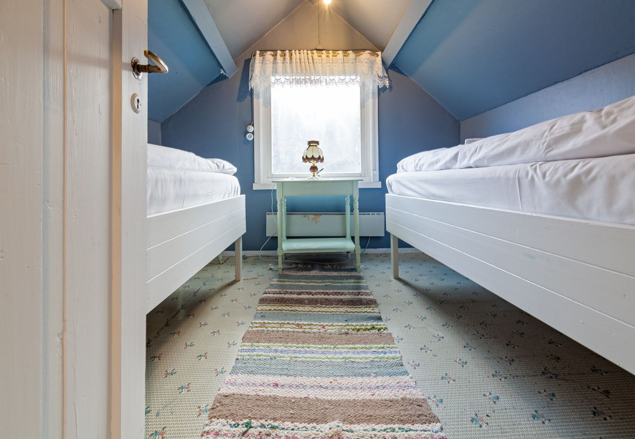 Hus i Vestvågøy - Heimly, cosy house in a fjord