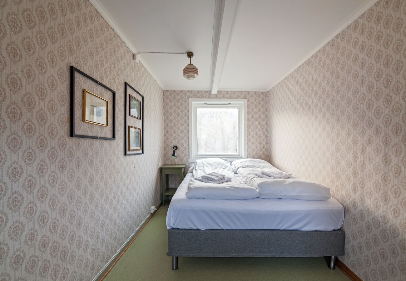 Hus i Vestvågøy - Heimly, cosy house in a fjord