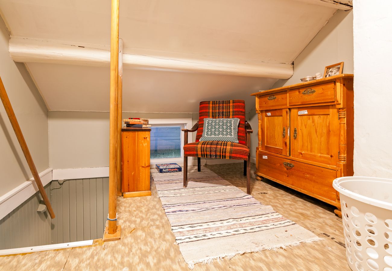 Hus i Vestvågøy - Heimly, cosy house in a fjord