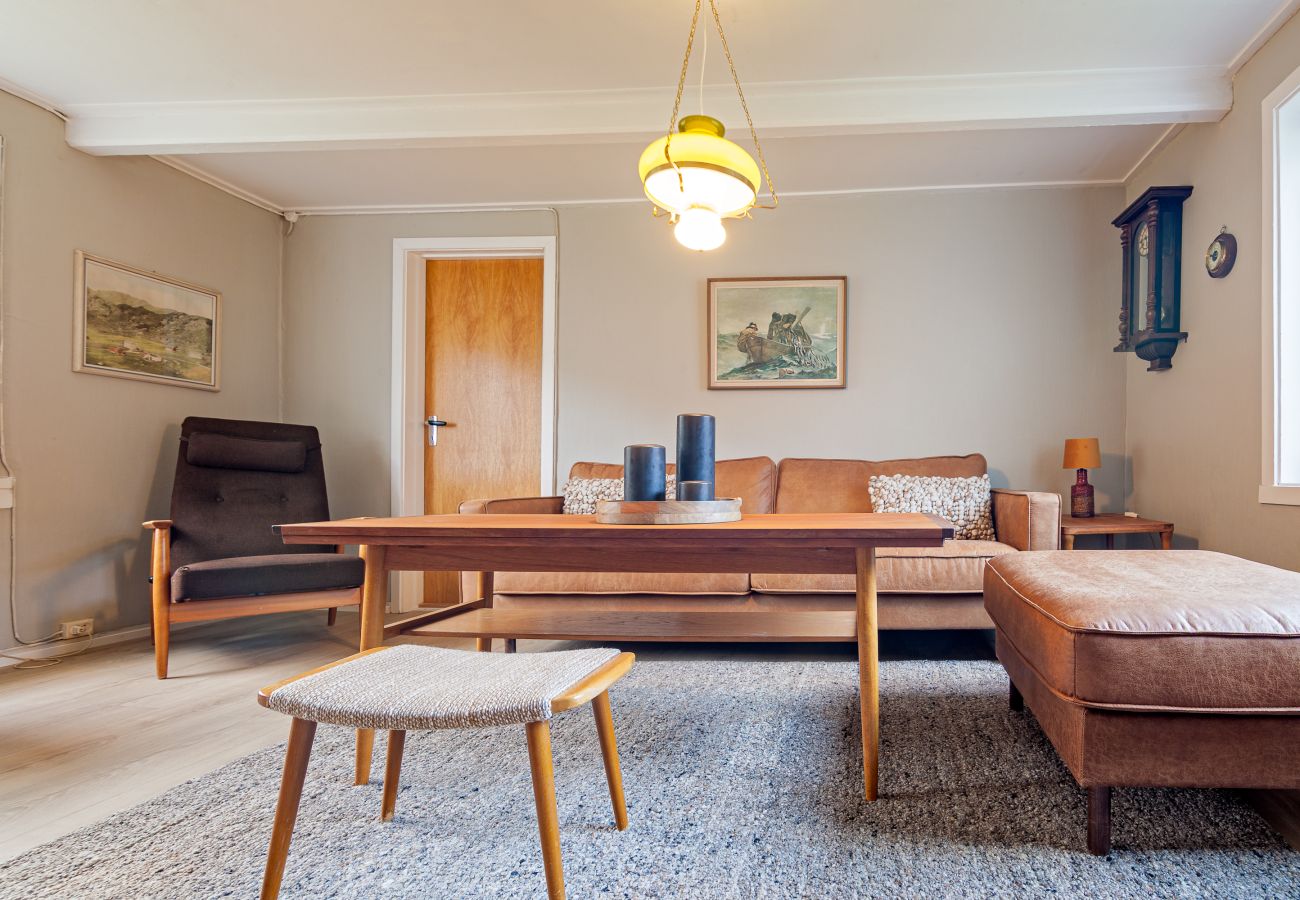 Hus i Vestvågøy - Heimly, cosy house in a fjord