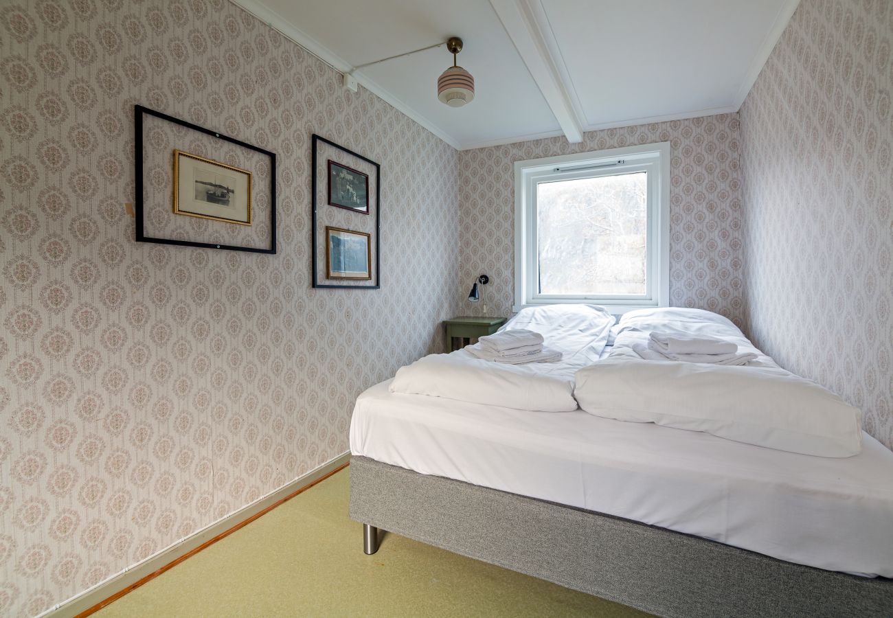 Hus i Vestvågøy - Heimly, cosy house in a fjord