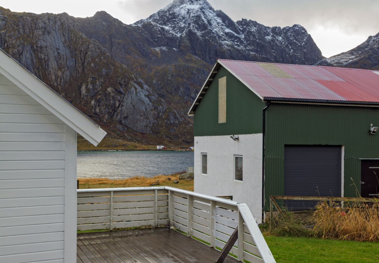 Hus i Vestvågøy - Heimly, cosy house in a fjord