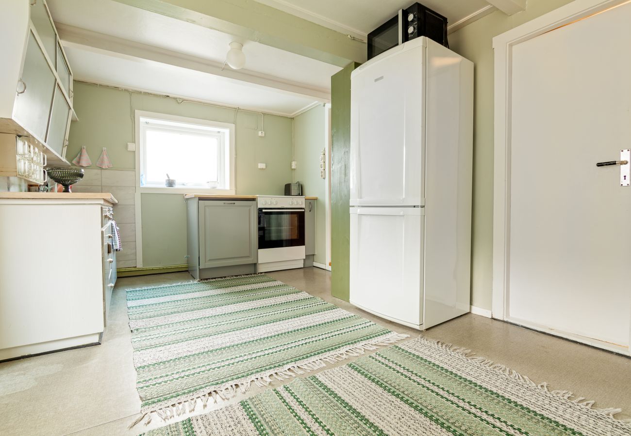 Hus i Vestvågøy - Heimly, cosy house in a fjord