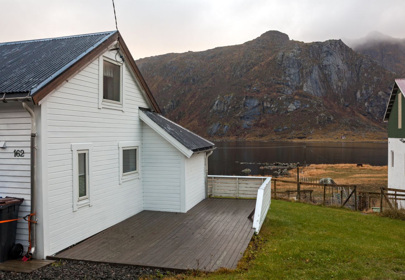 Hus i Vestvågøy - Heimly, cosy house in a fjord