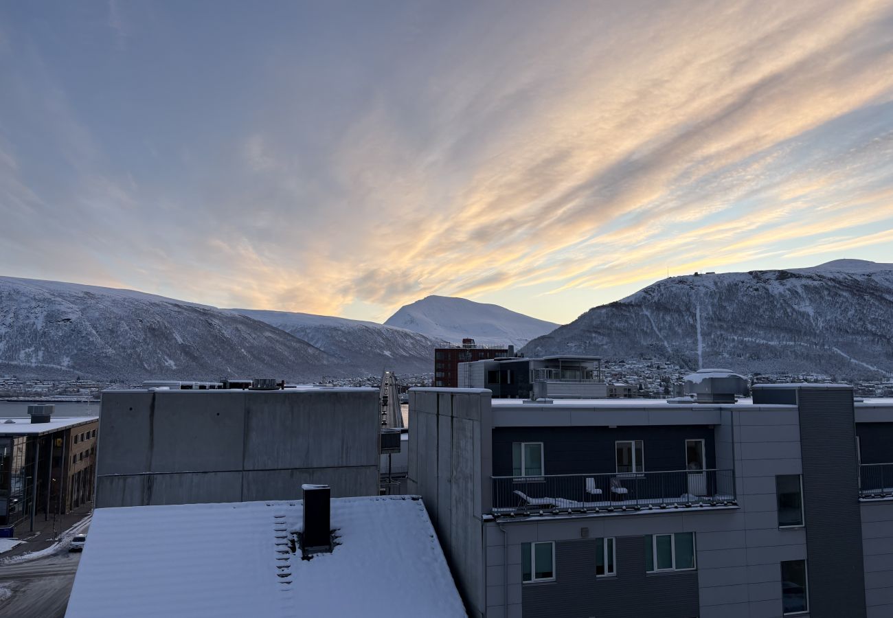 Leilighet i Tromsø - Moderne sentral toppleilighet med utsikt til fjellheisen og Tromsdalstind