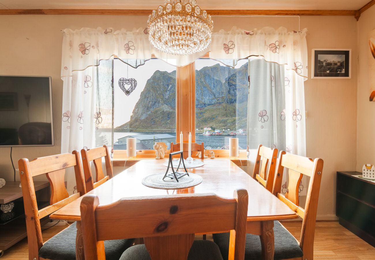 Hus i Moskenes - Valen Retro Home, Reine