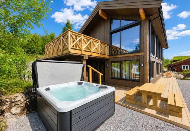 Hytte i Hol - Ny luksuriøs hytte på Geilo med jacuzzi, utsikt og skitilgang