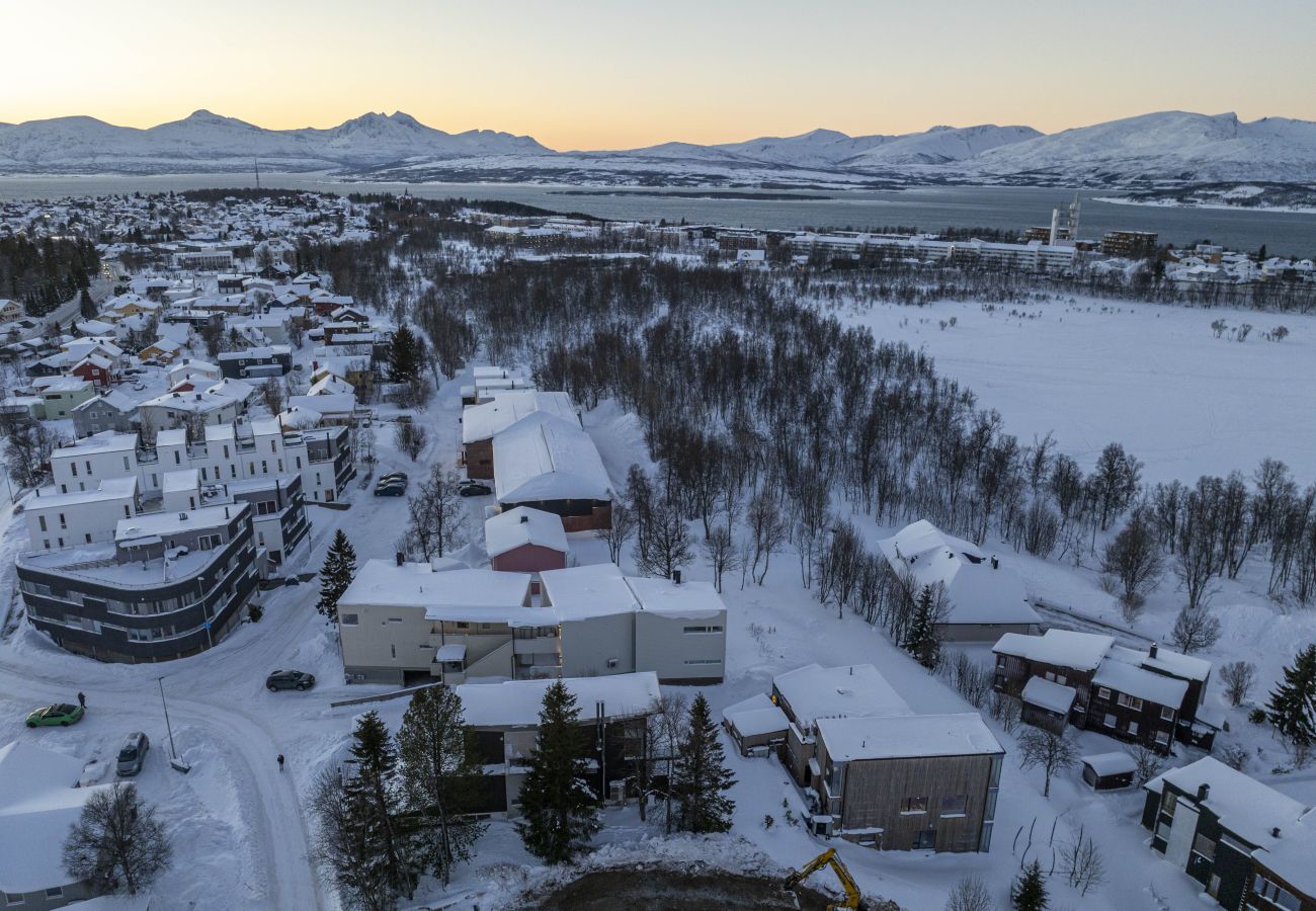 Leilighet i Tromsø - Ecological wood house with a garden
