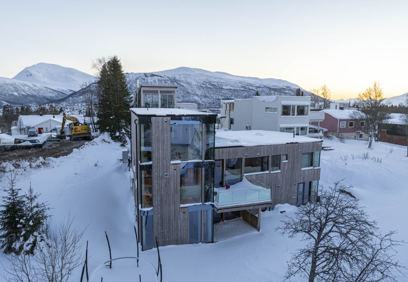 Leilighet i Tromsø - Ecological wood house with a garden