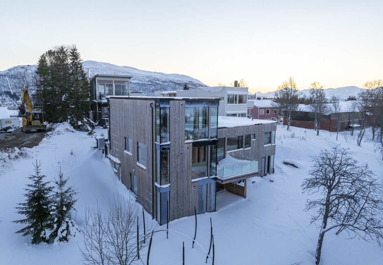 Leilighet i Tromsø - Ecological wood house with a garden