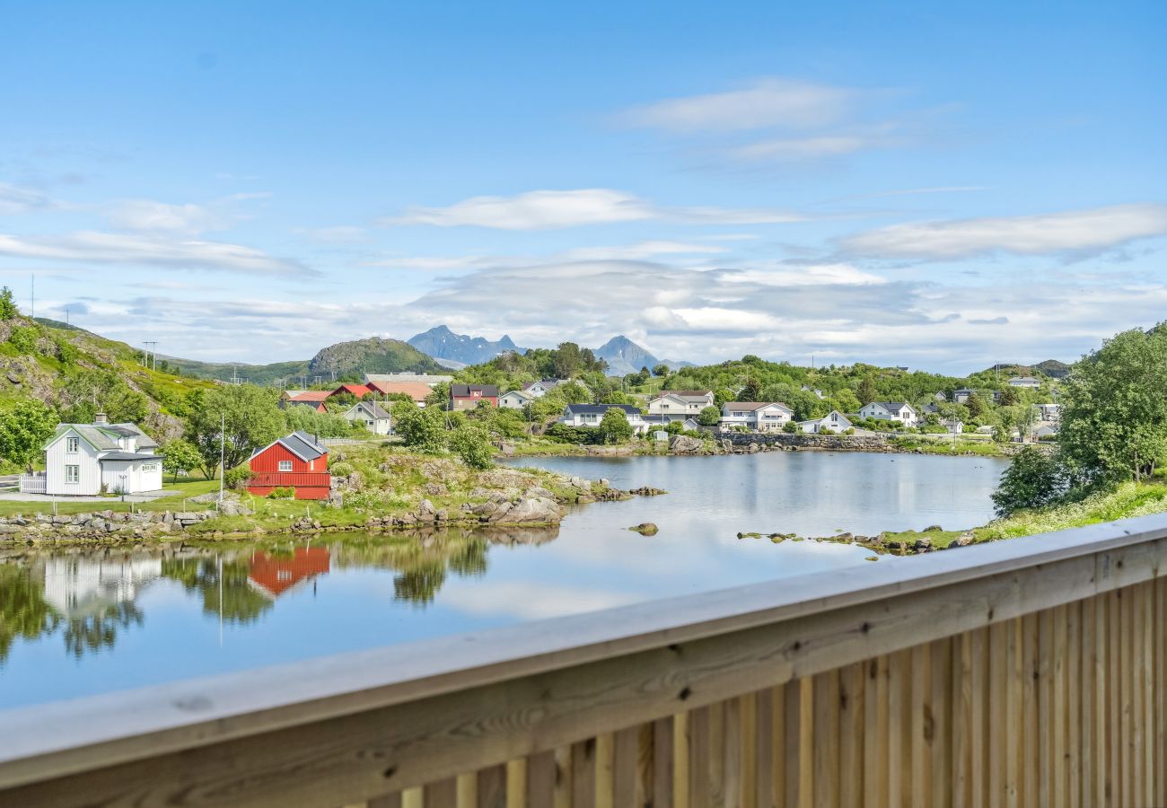 Hus i Ballstad - Skottinden view, Lofoten