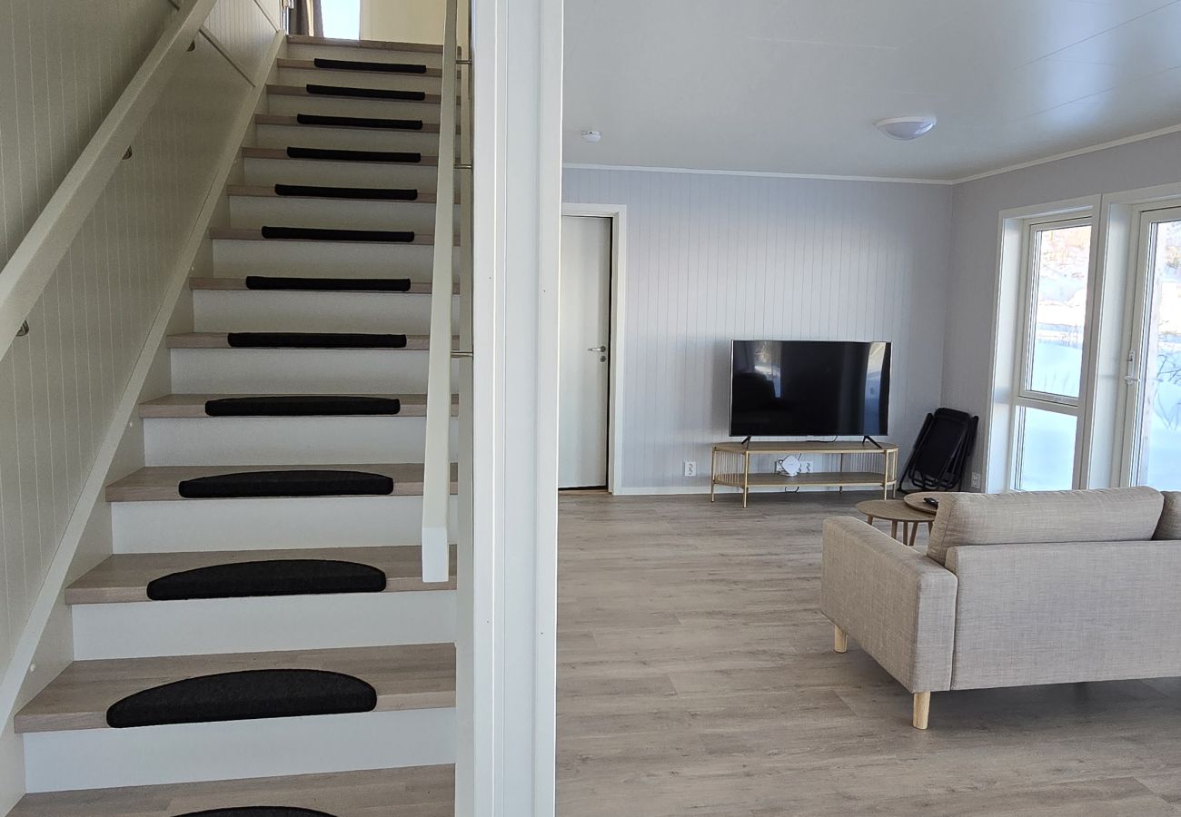 Hus i Ballstad - Skottinden view, Lofoten