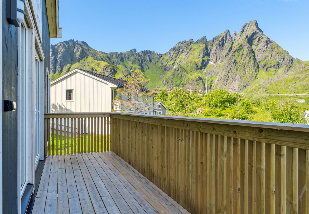 Hus i Ballstad - Skottinden view, Lofoten