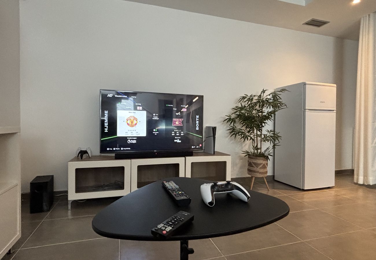 Hus i Torrevieja - Modern apartment in Torrevieja with pool