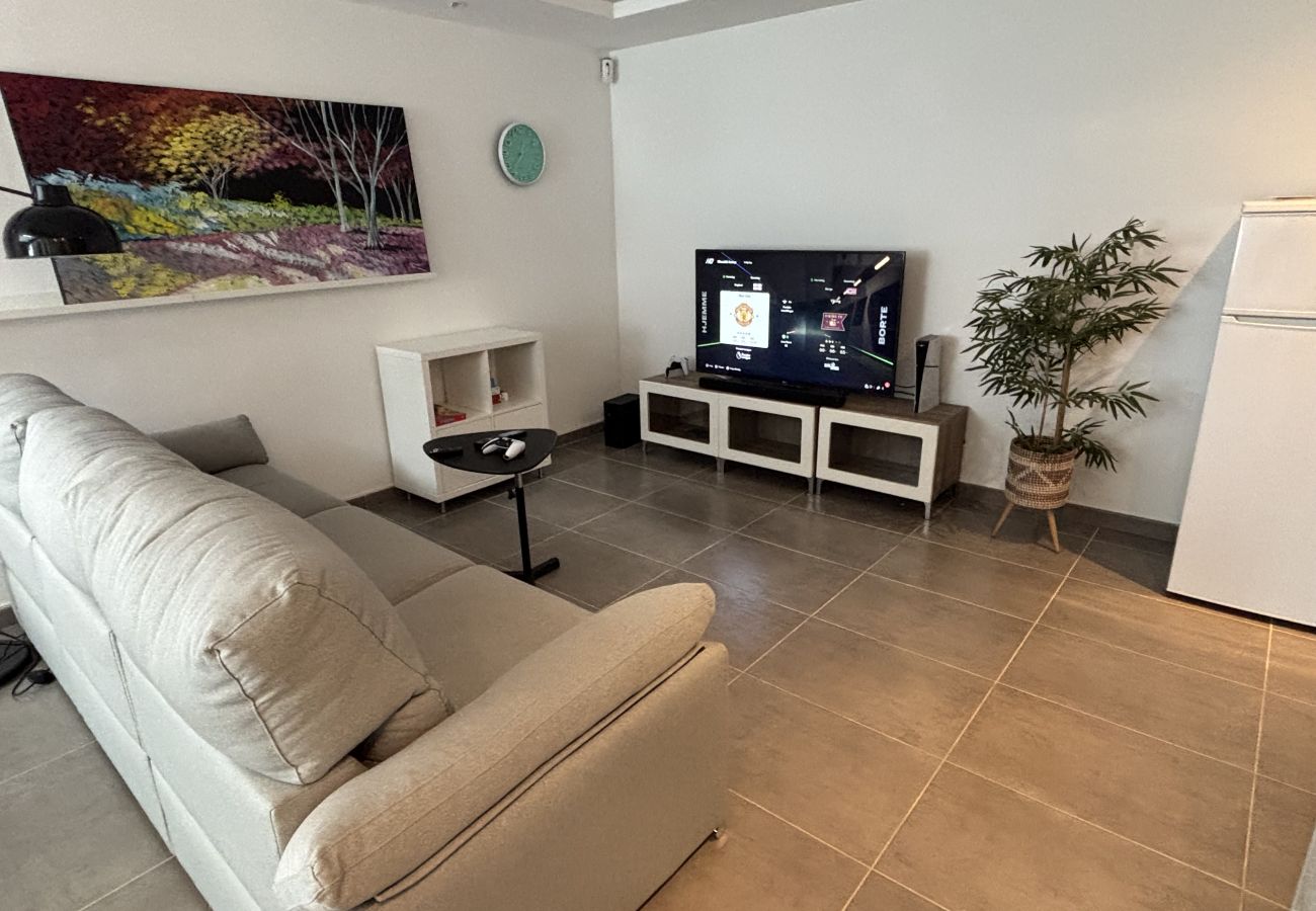 Hus i Torrevieja - Modern apartment in Torrevieja with pool