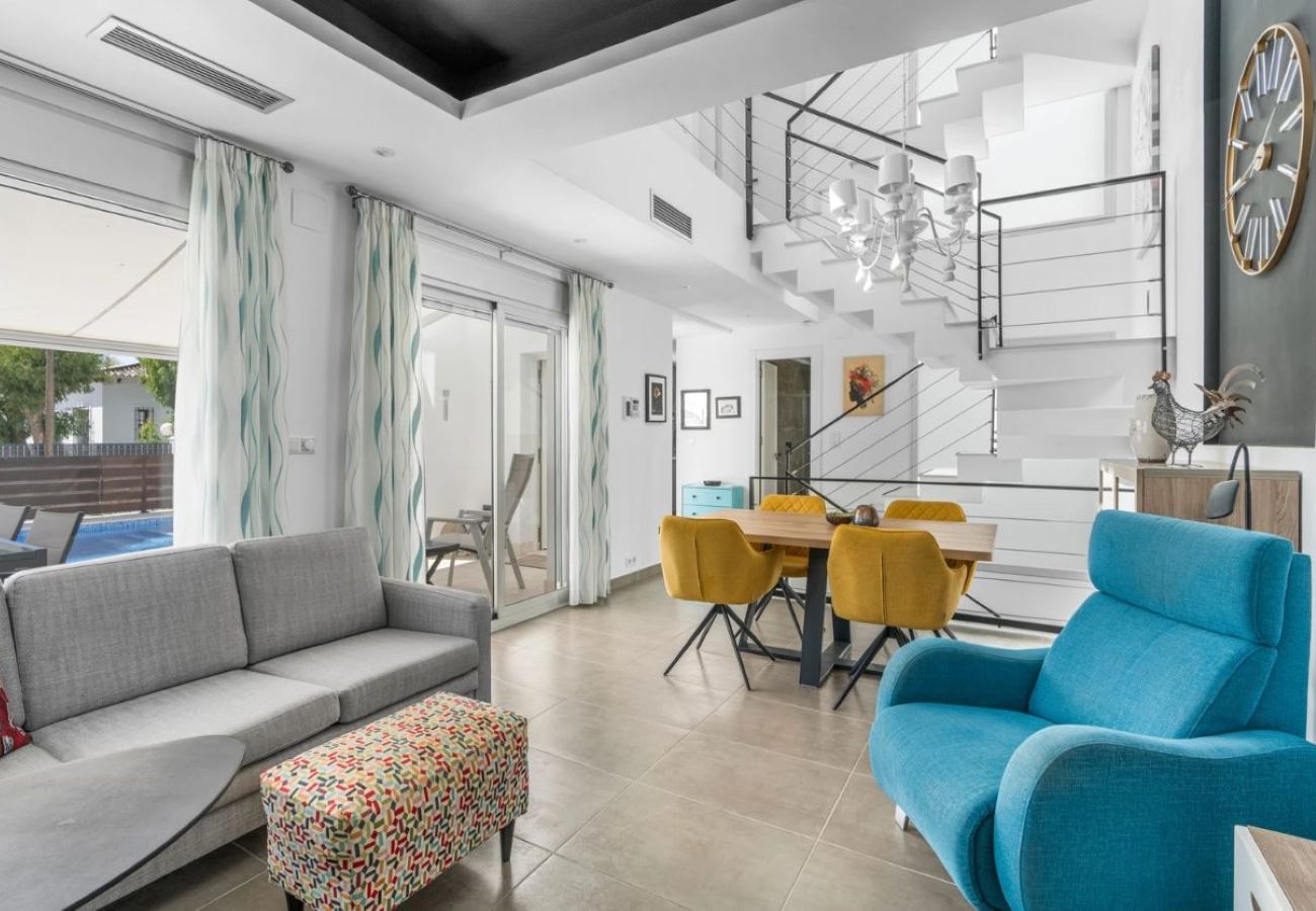 Hus i Torrevieja - Modern apartment in Torrevieja with pool