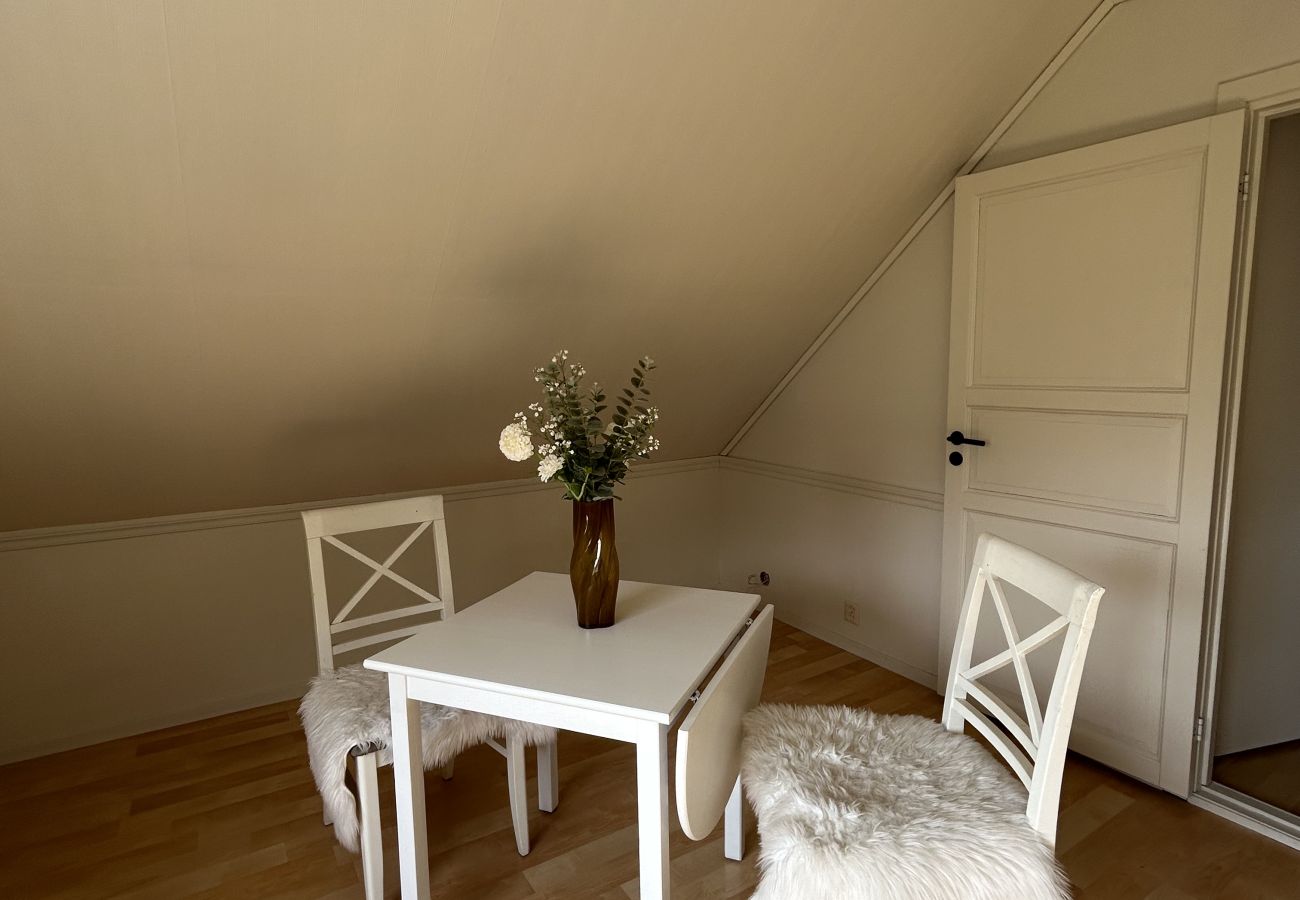 Leilighet i Bergen - Sentral romslig loftsleilighet med parkering på Landås