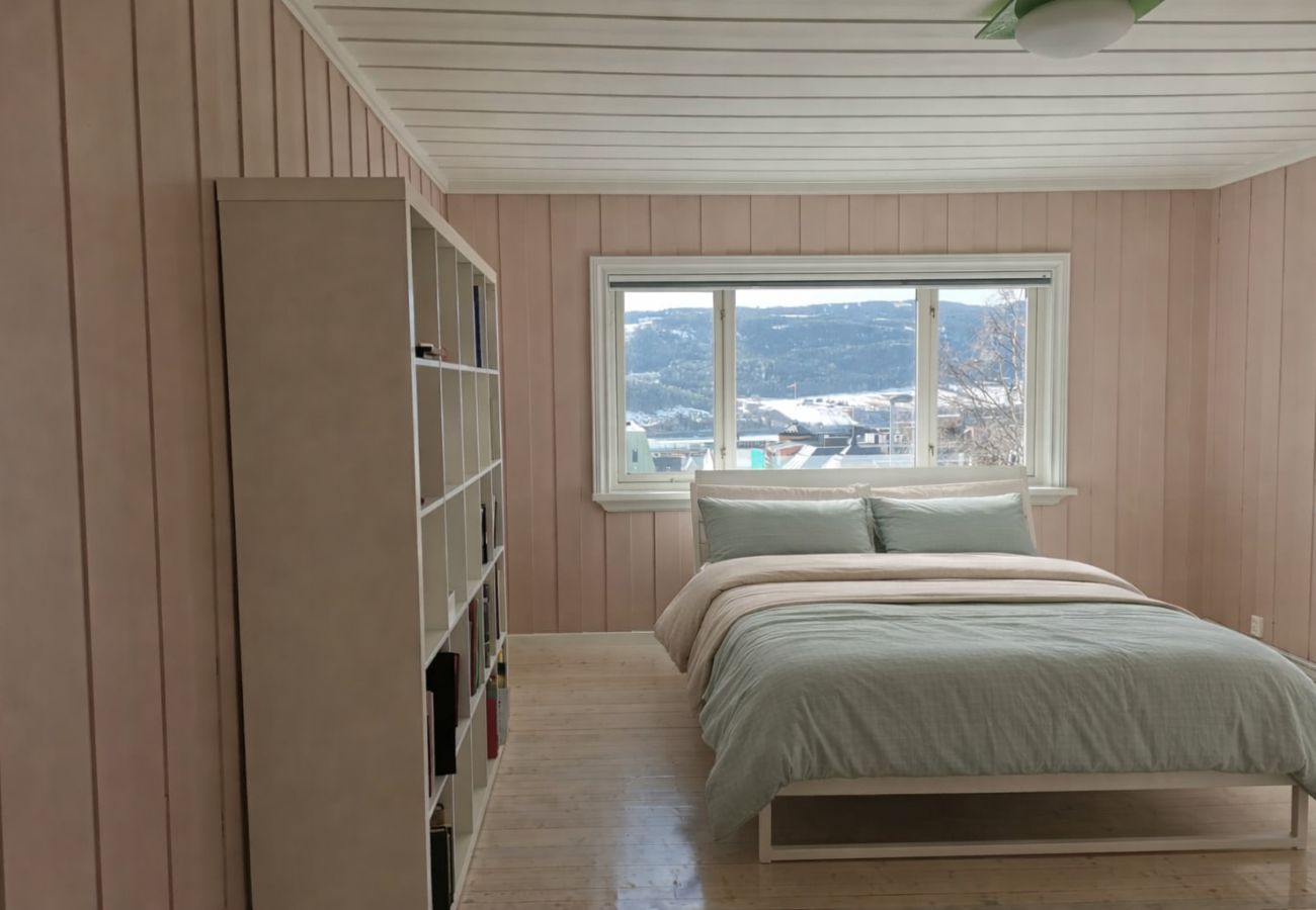Hus i Lillehammer - Romslig Villa på Lillehammer