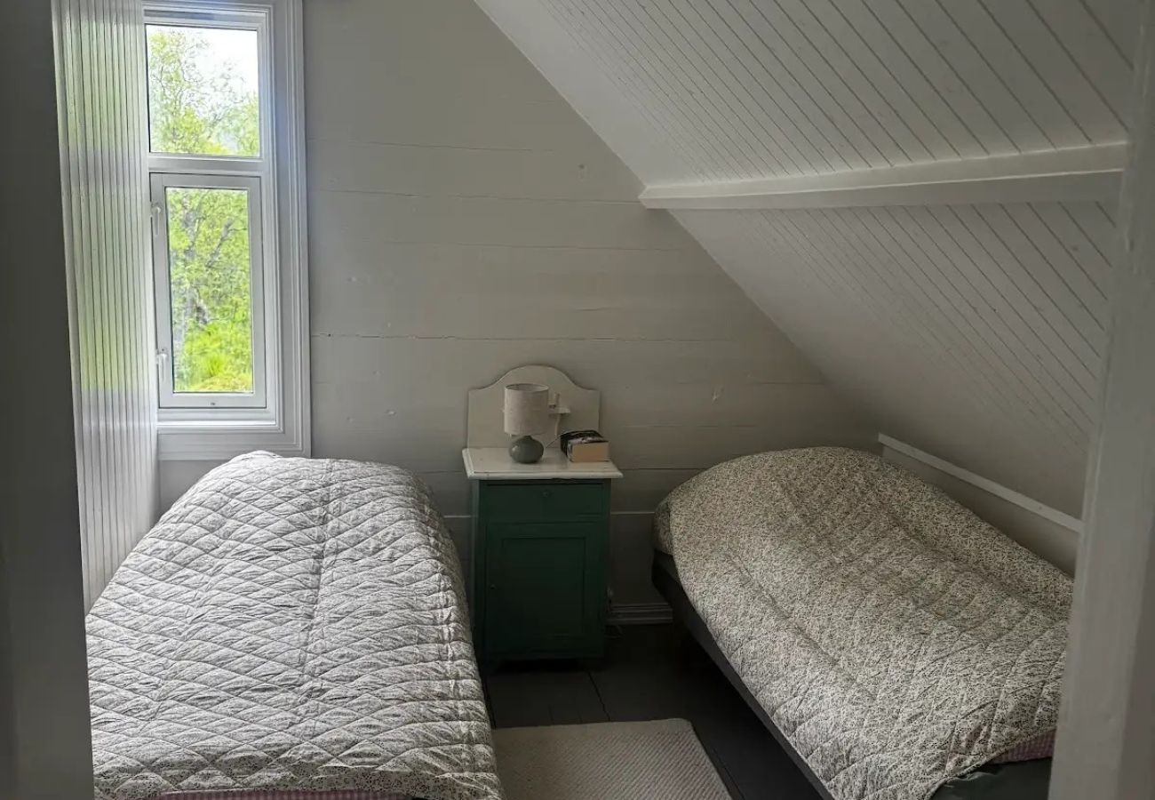 Hytte i Senja - Sjarmerende liten hytte med havutsikt på Senja