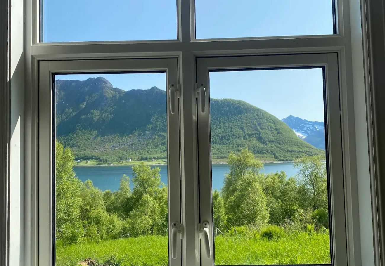Hytte i Senja - Sjarmerende liten hytte med havutsikt på Senja