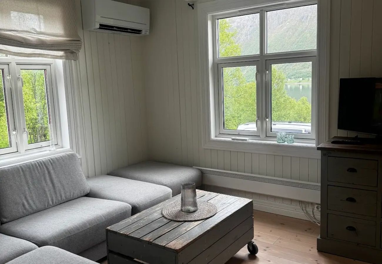 Hytte i Senja - Sjarmerende liten hytte med havutsikt på Senja