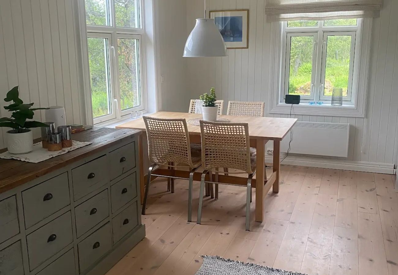 Hytte i Senja - Sjarmerende liten hytte med havutsikt på Senja