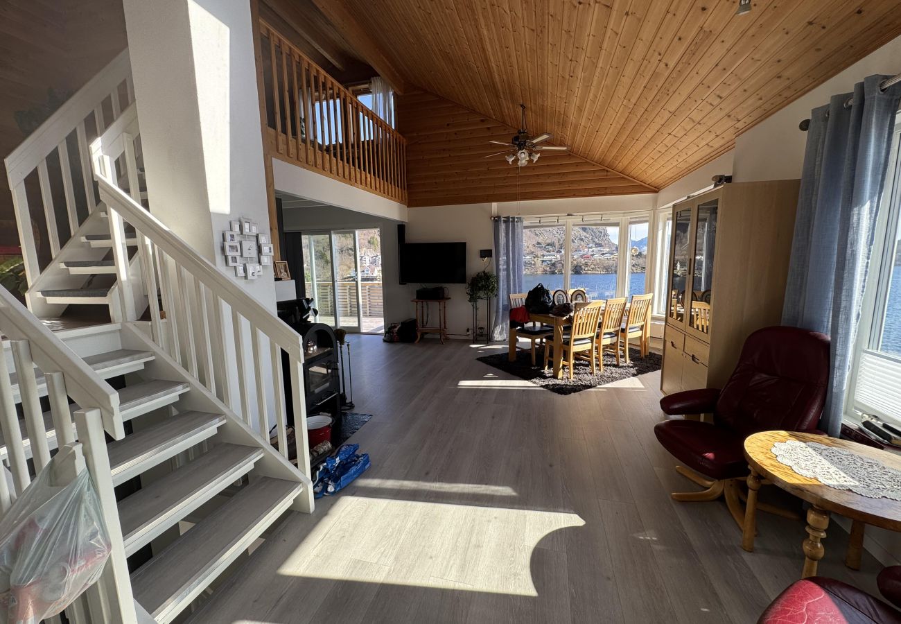 Villa i Vågan - Lofoten Villa med sjøtomt