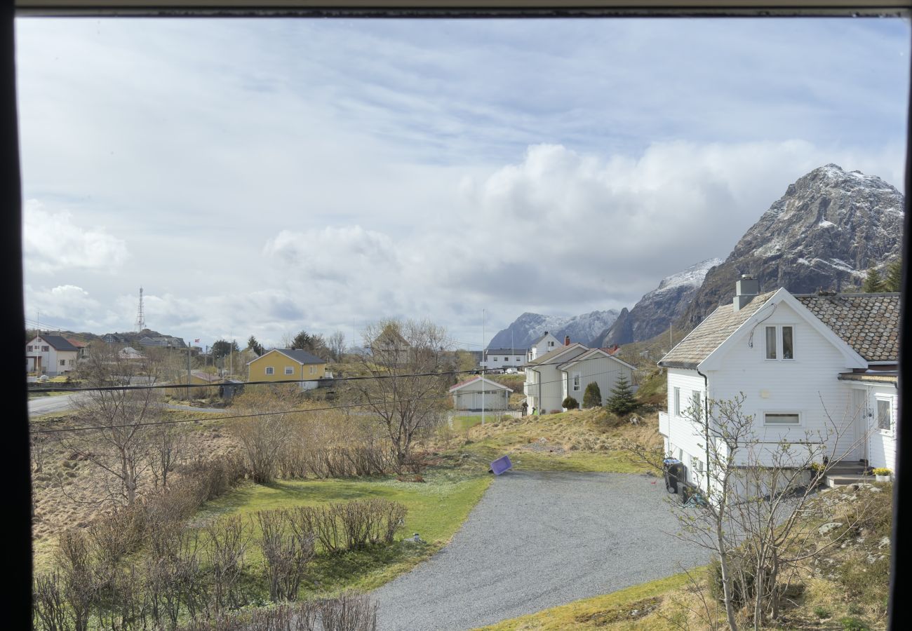 Hus i Moskenes - Koselig retro hus i naturskjønne Lofoten