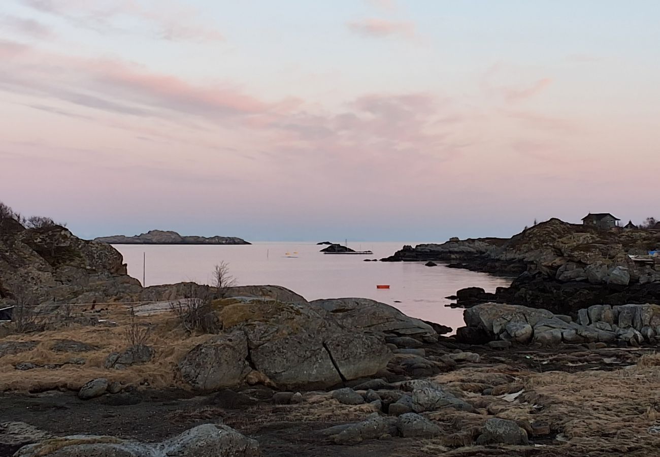 Hytte i Vestvågøy - Koselig hytte ved sjøen, Ballstad