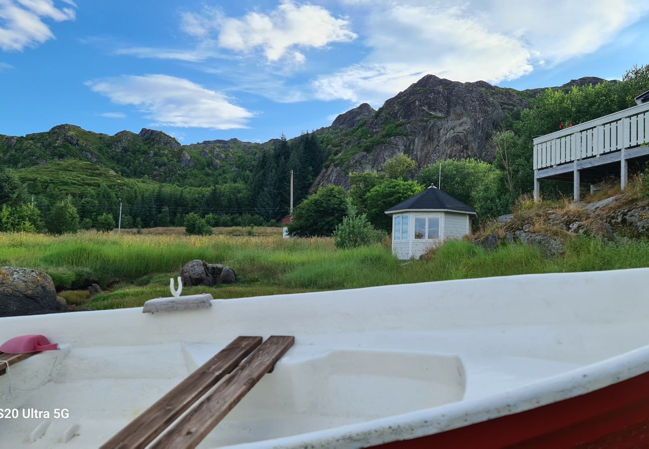 Hytte i Vestvågøy - Koselig hytte ved sjøen, Ballstad