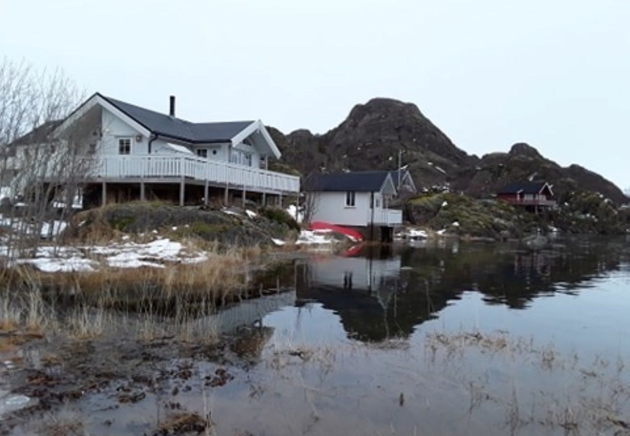Hytte i Vestvågøy - Koselig hytte ved sjøen, Ballstad