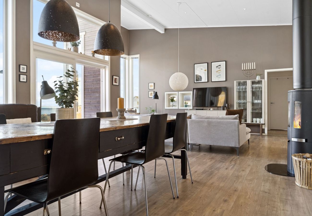 Hus i Stamsund - Modern og romslig hus i hjertet av Lofoten