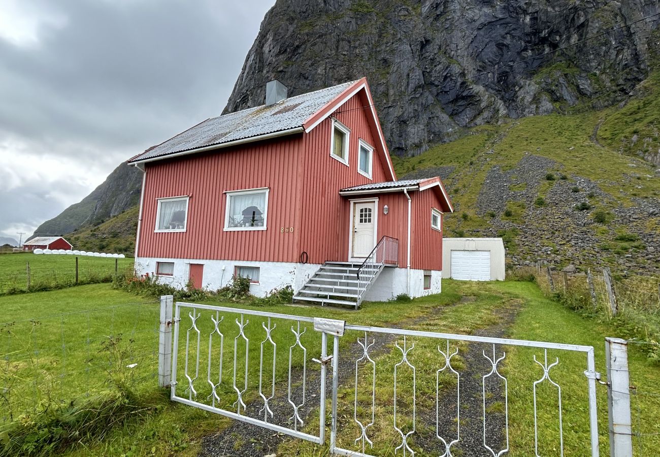 Hus i Vestvågøy - Huset under midnattssolen – Eggum, Lofoten