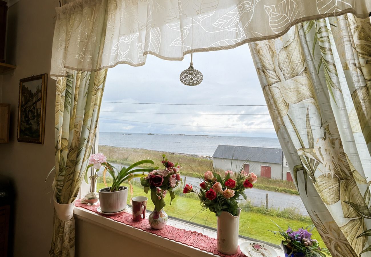Hus i Vestvågøy - Huset under midnattssolen – Eggum, Lofoten