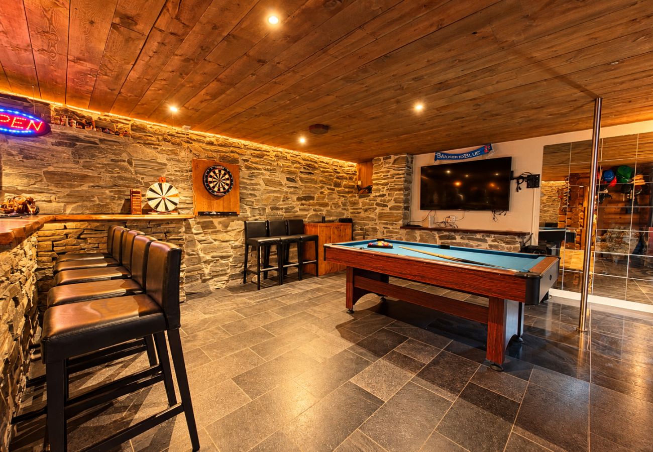 Hytte i Hol - Unique Cabin Right by the Ski Slopes in Geilo