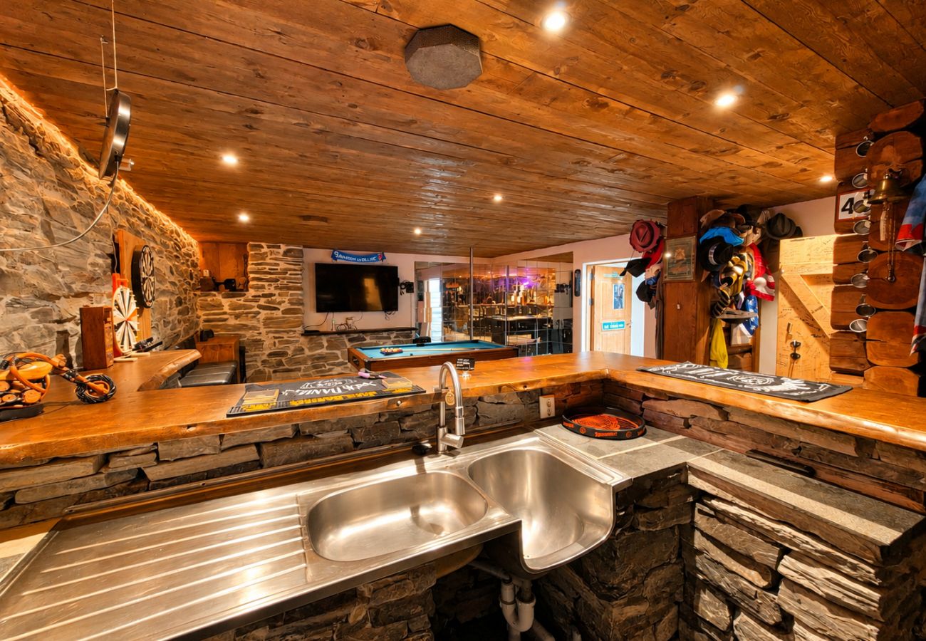 Hytte i Hol - Unique Cabin Right by the Ski Slopes in Geilo
