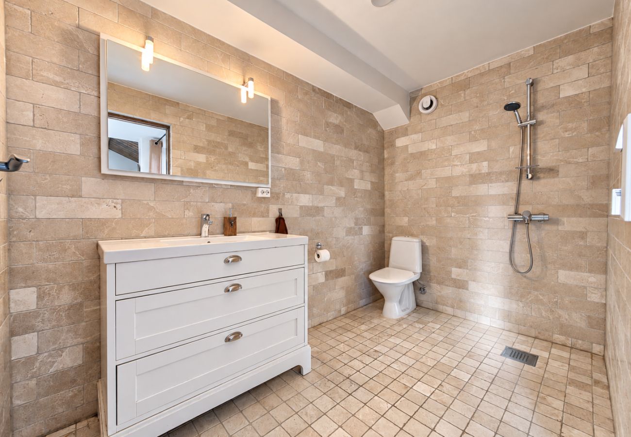 Hytte i Hol - Unique Cabin Right by the Ski Slopes in Geilo