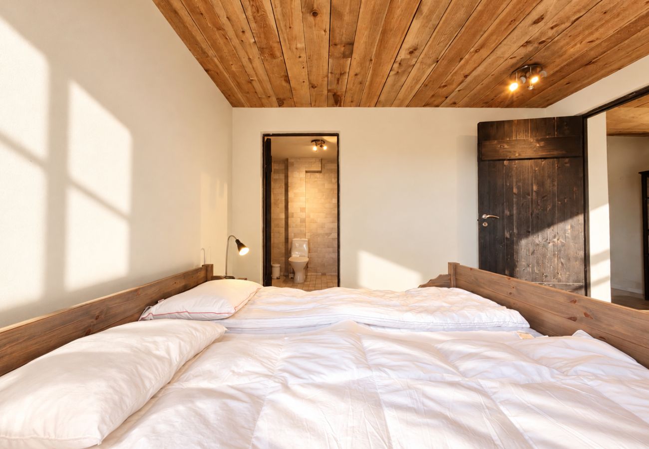 Hytte i Hol - Unique Cabin Right by the Ski Slopes in Geilo