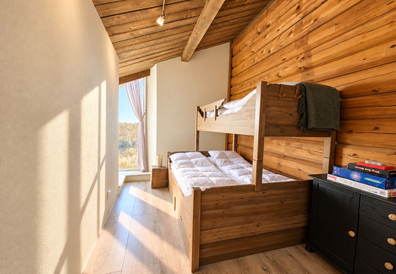 Hytte i Hol - Unique Cabin Right by the Ski Slopes in Geilo
