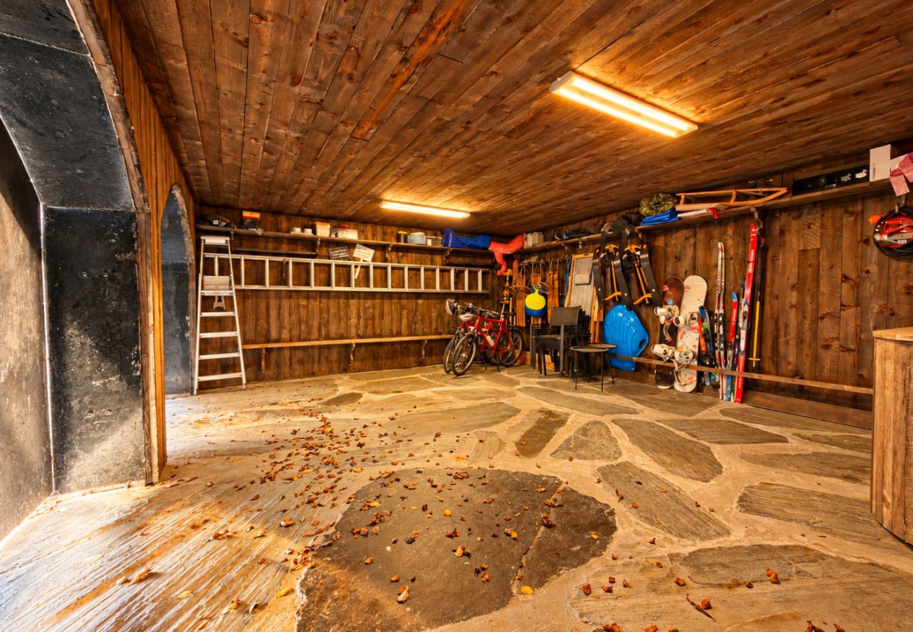 Hytte i Hol - Unique Cabin Right by the Ski Slopes in Geilo