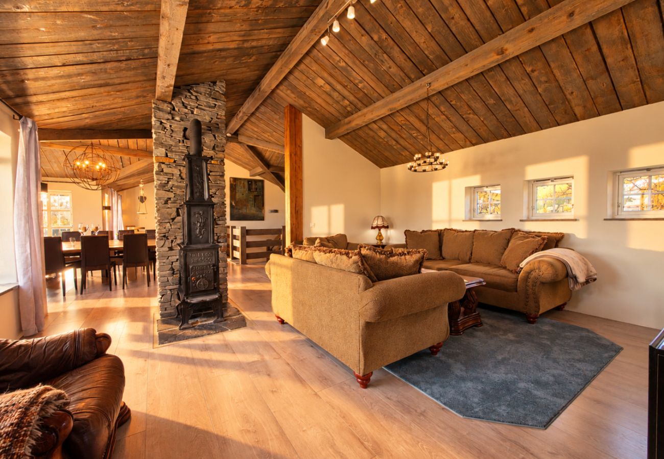 Hytte i Hol - Unique Cabin Right by the Ski Slopes in Geilo