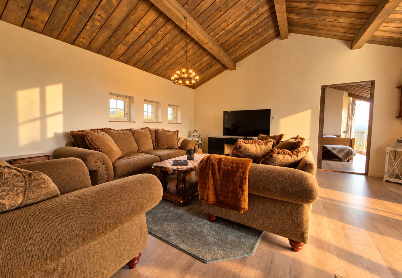 Hytte i Hol - Unique Cabin Right by the Ski Slopes in Geilo