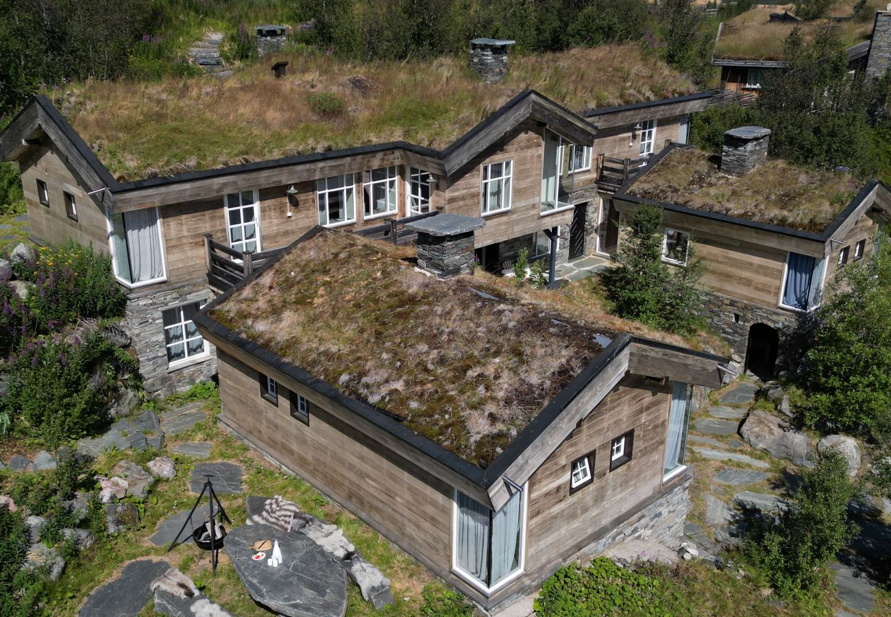 Hytte i Hol - Unique Cabin Right by the Ski Slopes in Geilo