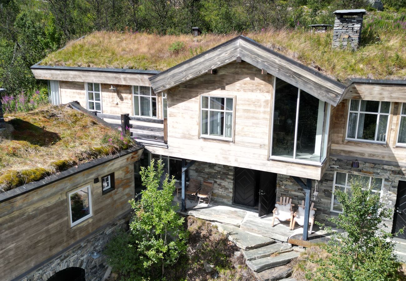 Hytte i Hol - Unique Cabin Right by the Ski Slopes in Geilo
