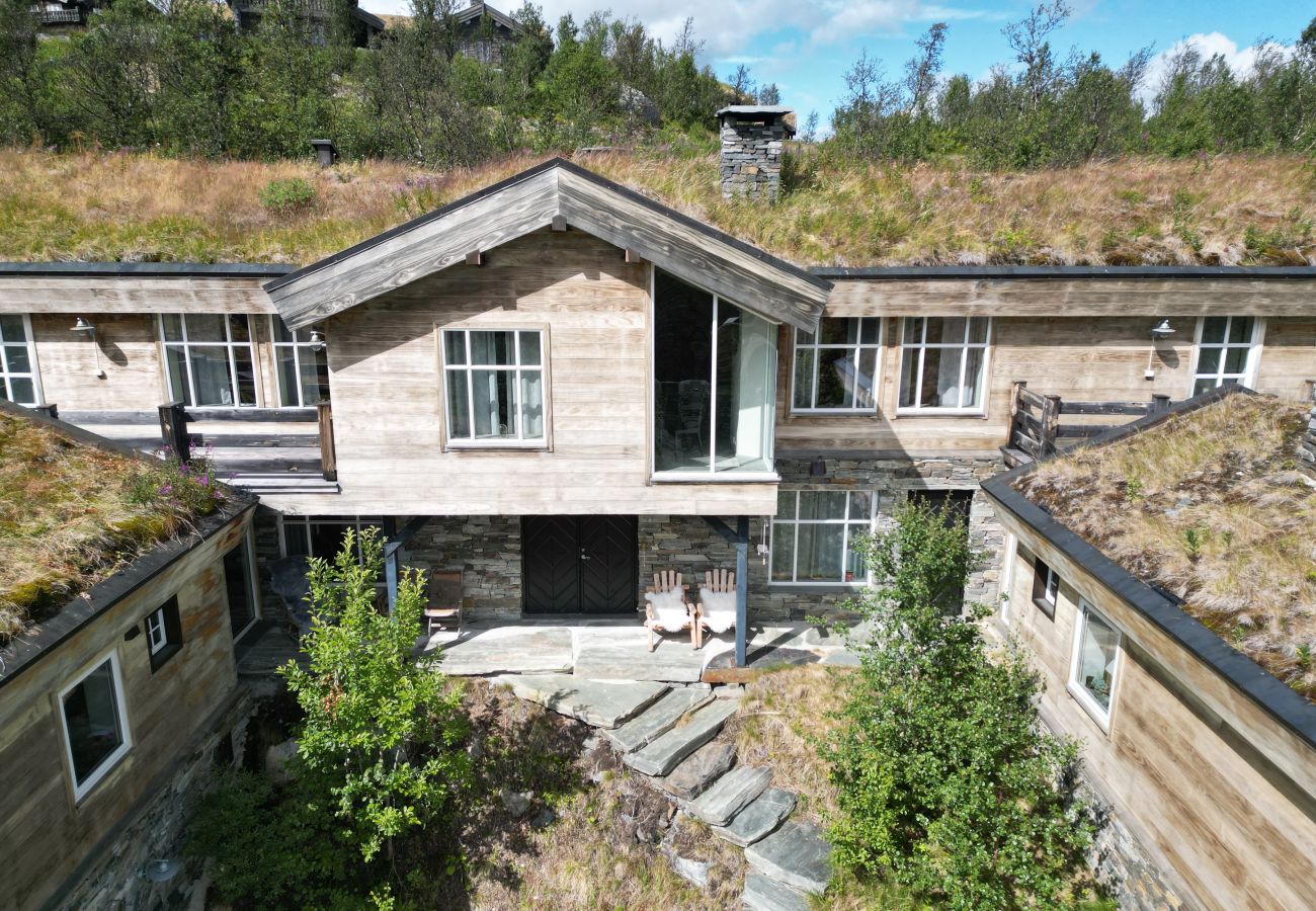 Hytte i Hol - Unique Cabin Right by the Ski Slopes in Geilo